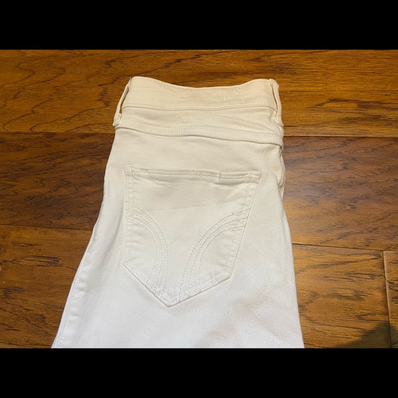 Hollister White Ripped Jeans size 1R - Picture 2 of 3